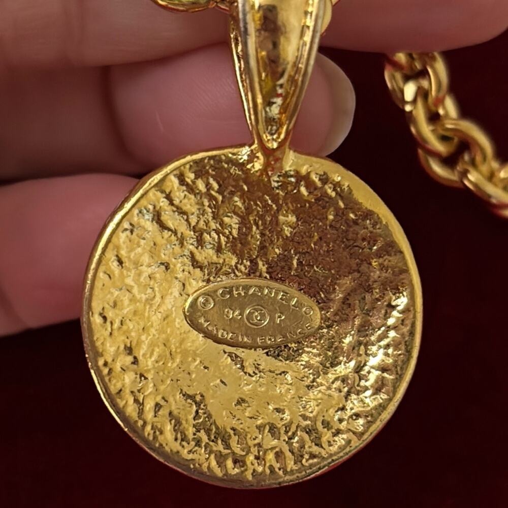 CHANEL Gold Plated CC Logos Round Charm Vintage Necklace Pendant - Picture 9 of 9